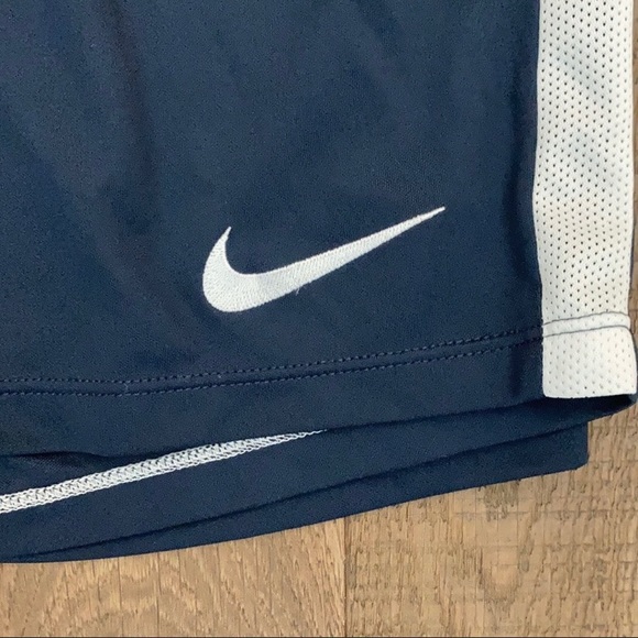 Men’s Nike Dry Fit Shorts - Picture 3 of 5